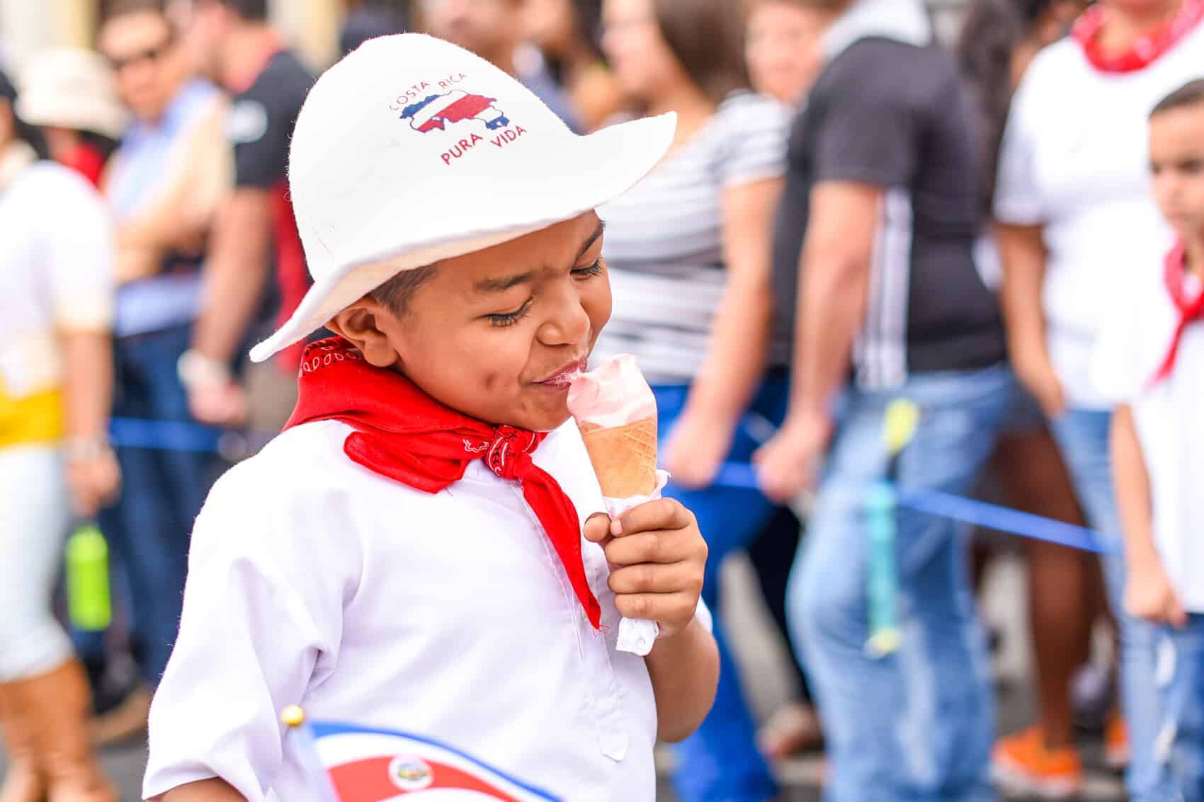 Independence Day Costa Rica, Kid eating ice cream