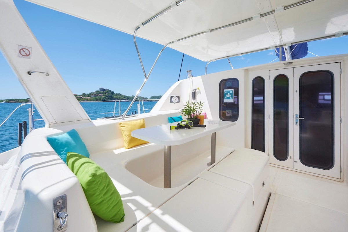 40' Lagoon Catamaran Dinette