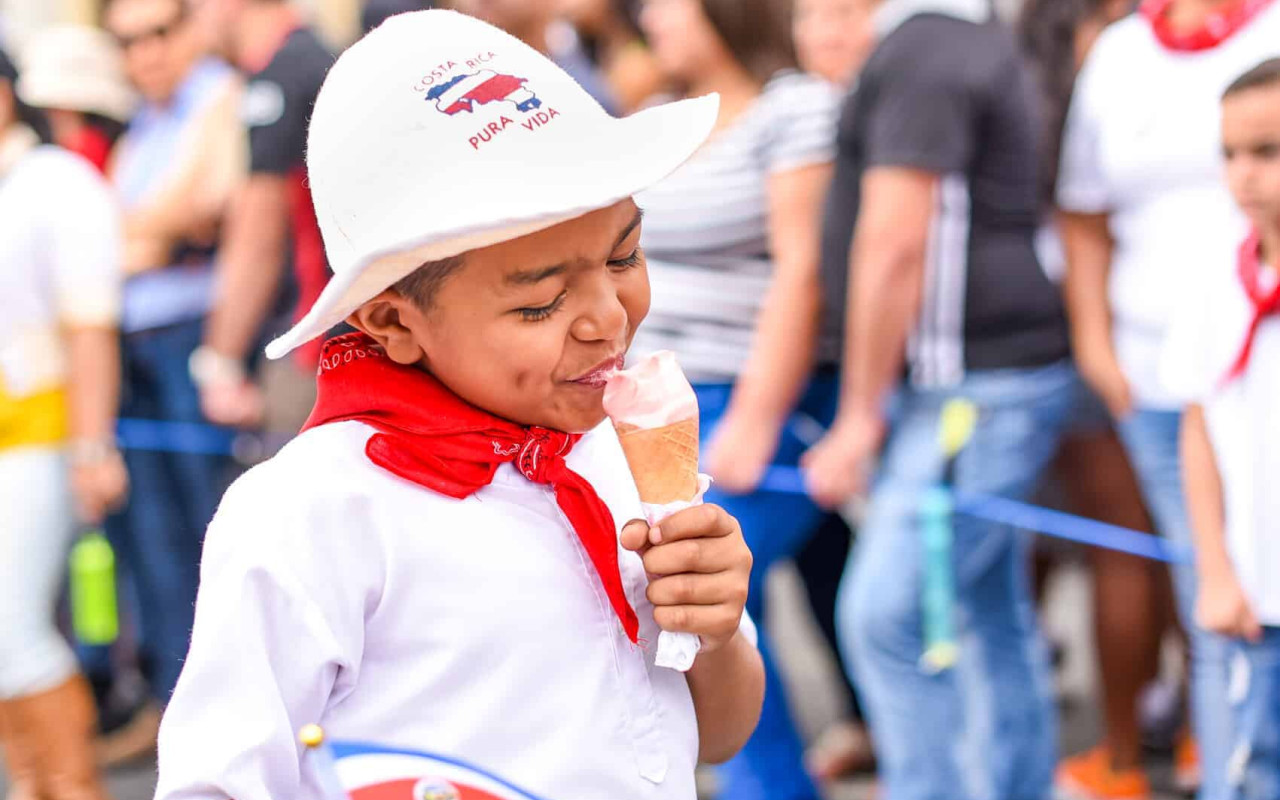 Independence Day Costa Rica, Kid eating ice cream